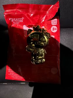 Hello kitty Burger King gold