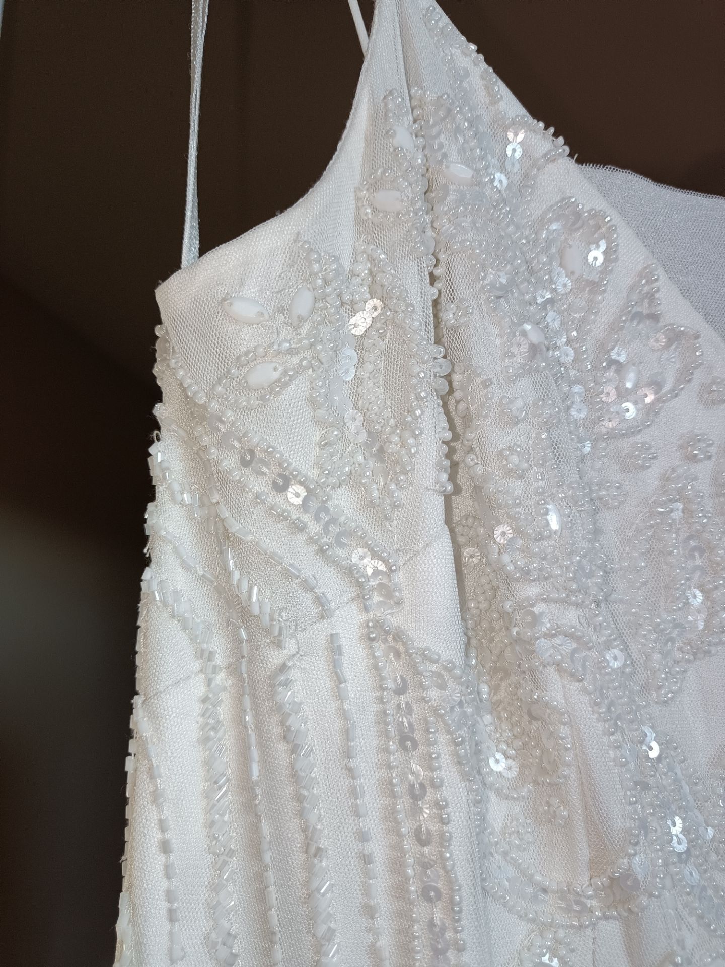Adrianna Papell White bead embroidered dress Size 8 Ivory pleated floor length maxi
Condition is used in excellent condition
Don't miss this chance