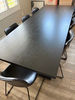 Dining room table