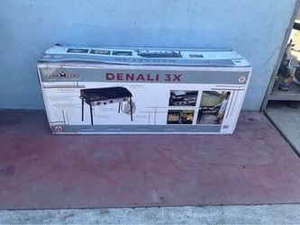 Camp Chef Denali 3X Outdoor Three-Burner Grill brand new