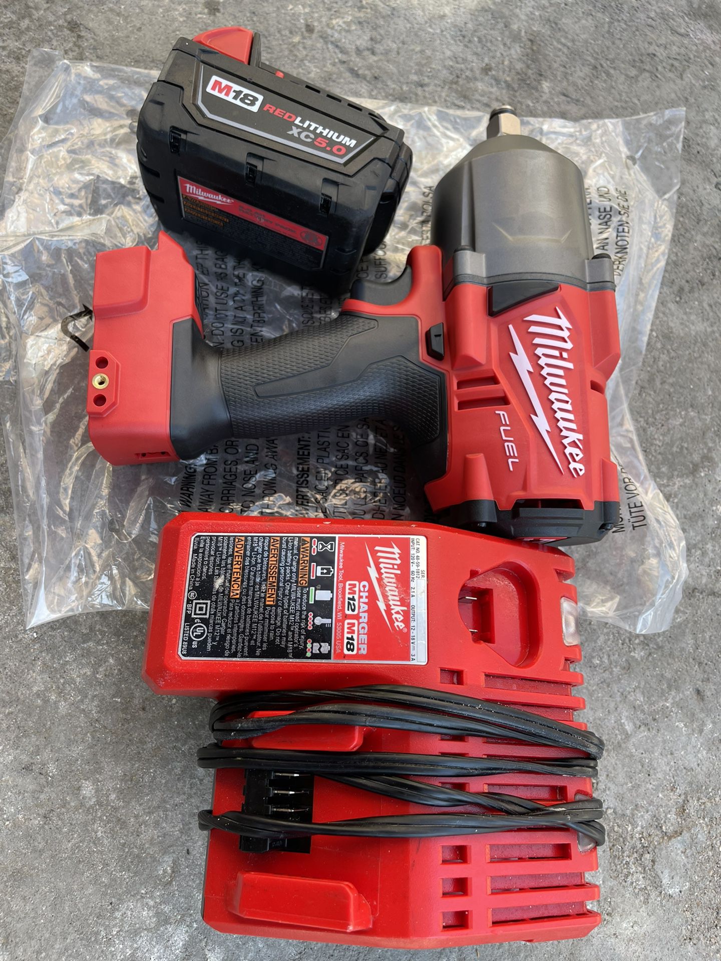 Milwaukee M18 FUEL 18-Volt Lithium-Ion Brushless Cordless 1/2 in. Impact Wrench w/Friction Ring Kit w/One 5.0 Ah Battery and Charger 