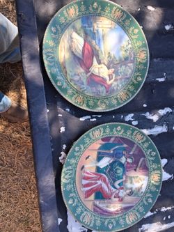 Porcelain collectors plates