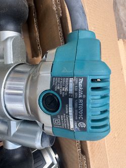Router Makita RT0701C
