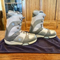 DC Women’s Snowboard Boots size 9L