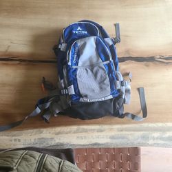 Teton Oasis 1200 Camping Hiking Hydration Pack Backpack