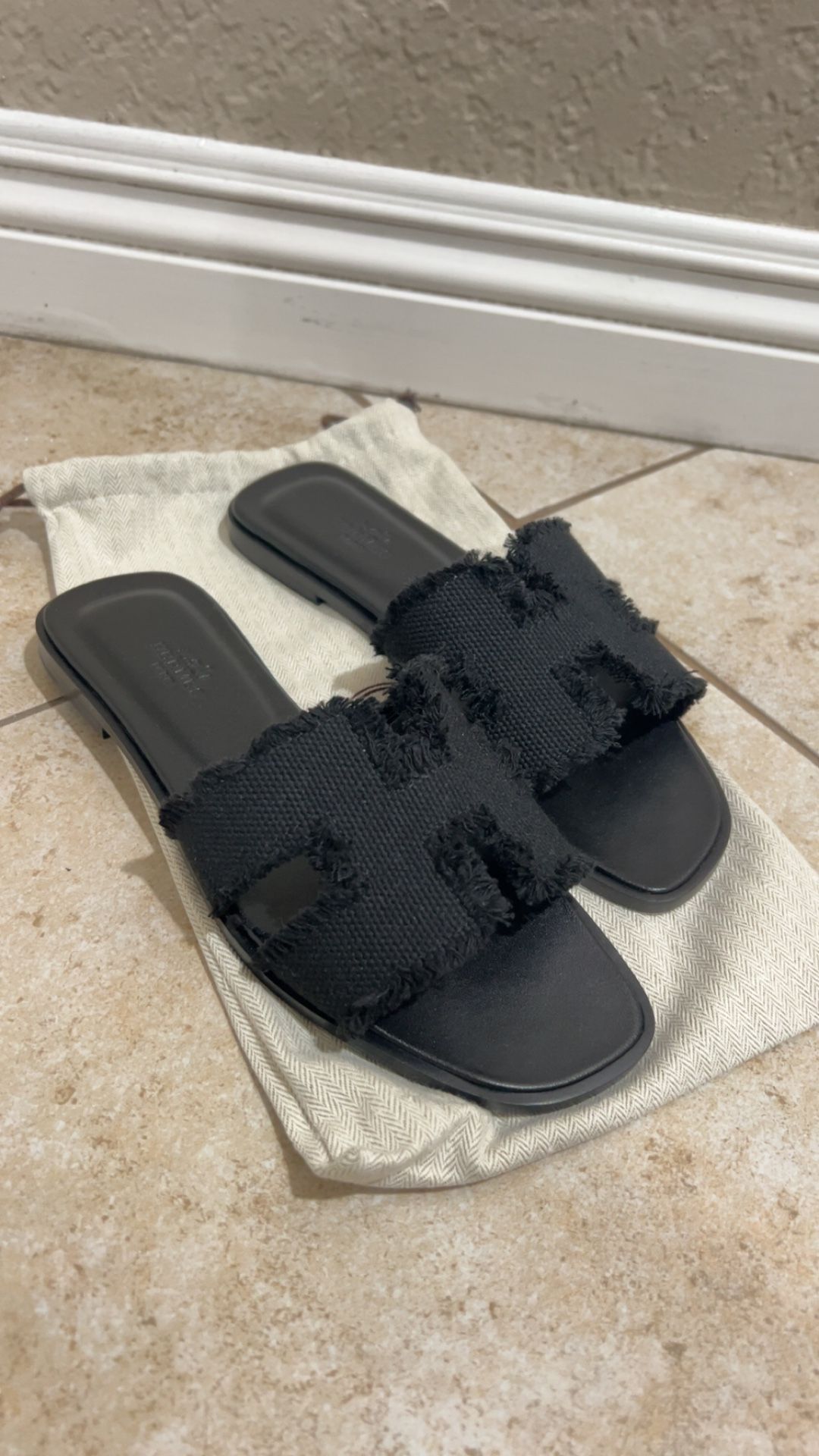 Hermes Women’s Black Slippers 