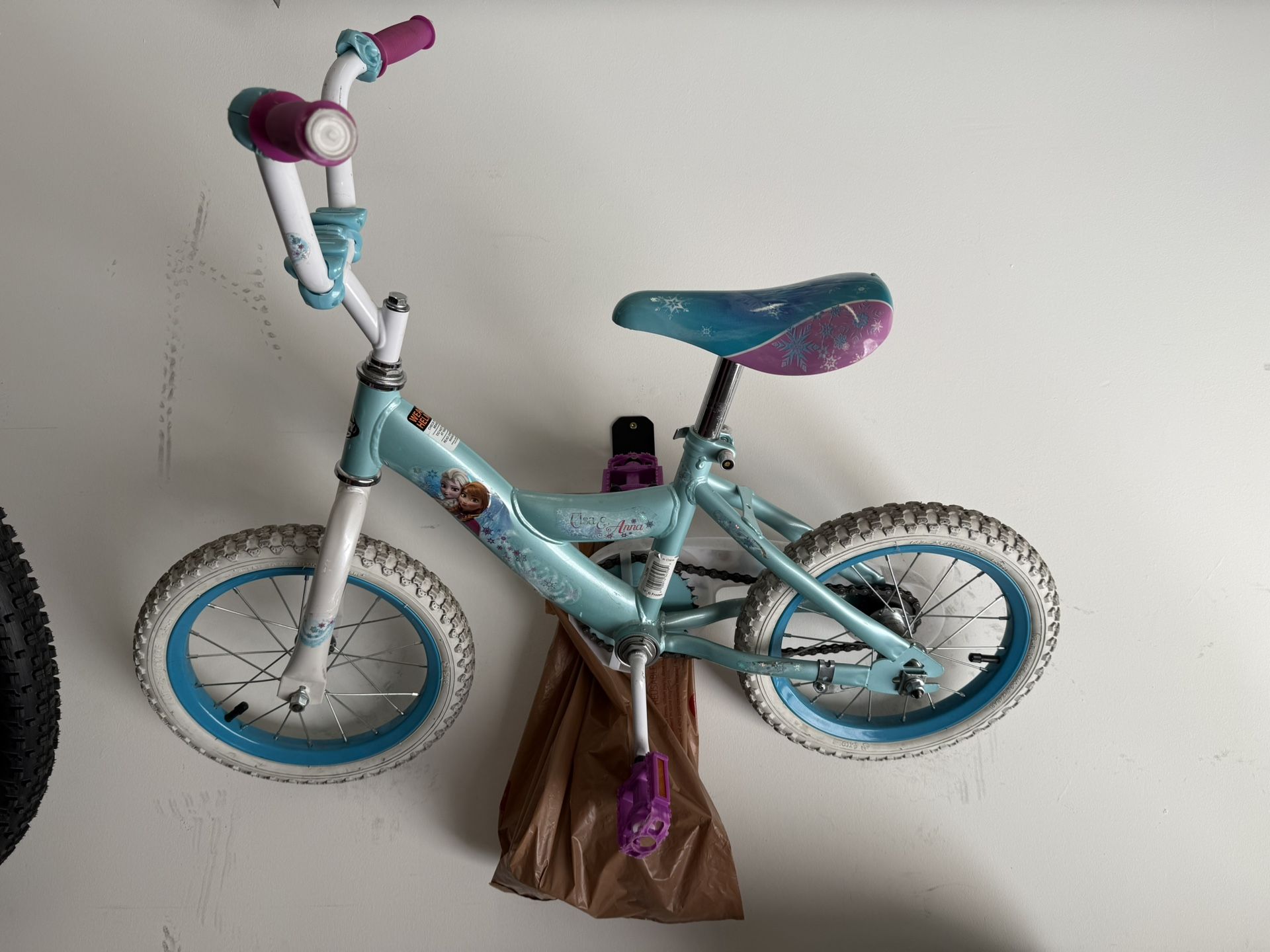 “Frozen” Kids Bike