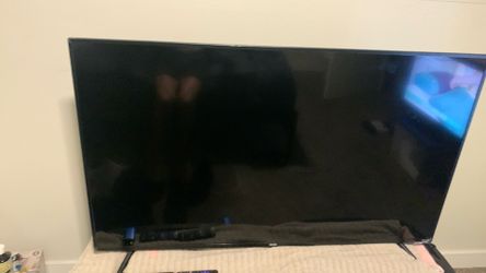 Flat screen TV 55” Smart TV