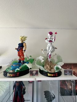 Kd Collectible GOKU and Frieza 
