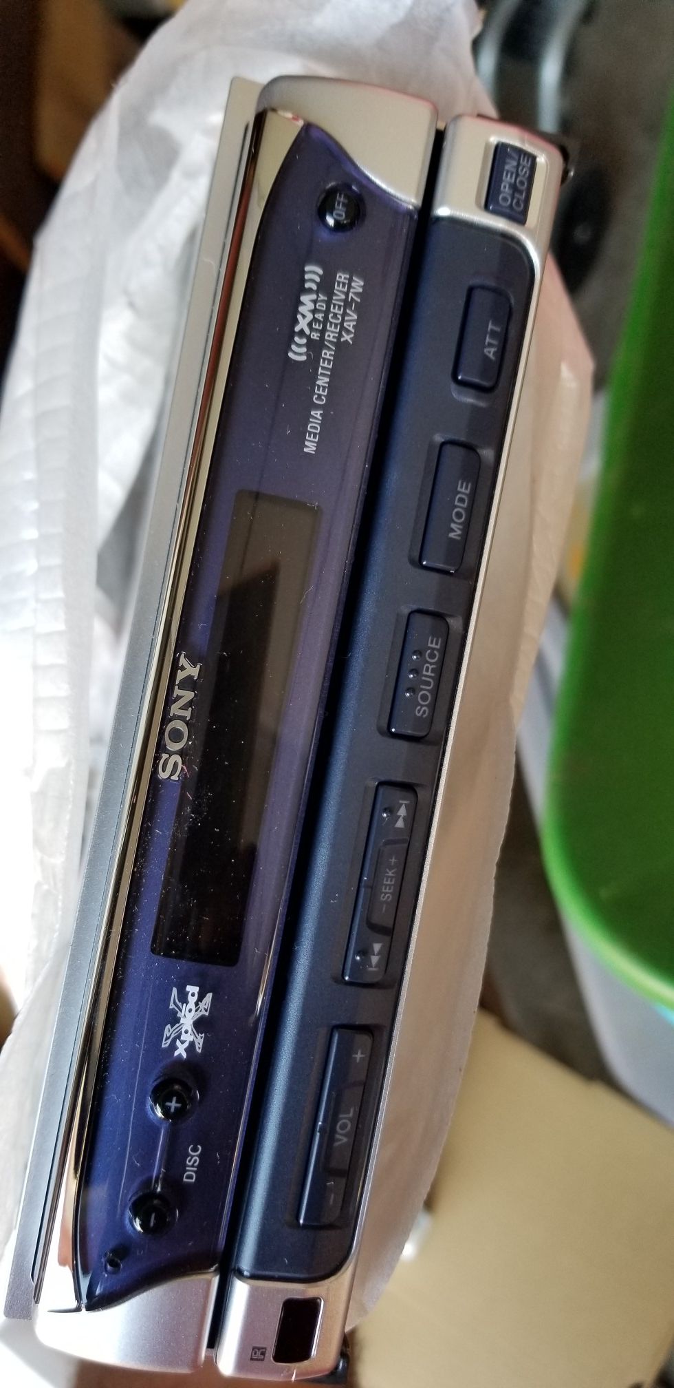 Sony XAV-7w + Sony CDX-646 CD changer