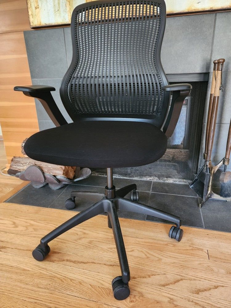 Like New Knoll ReGeneration Office Task Chair