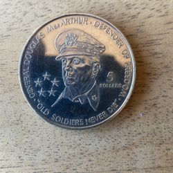 1989 Niue $5 MacArthur Coin