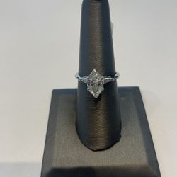 1.67ct Marquise Cut Natural Diamond Platinum Ring. 