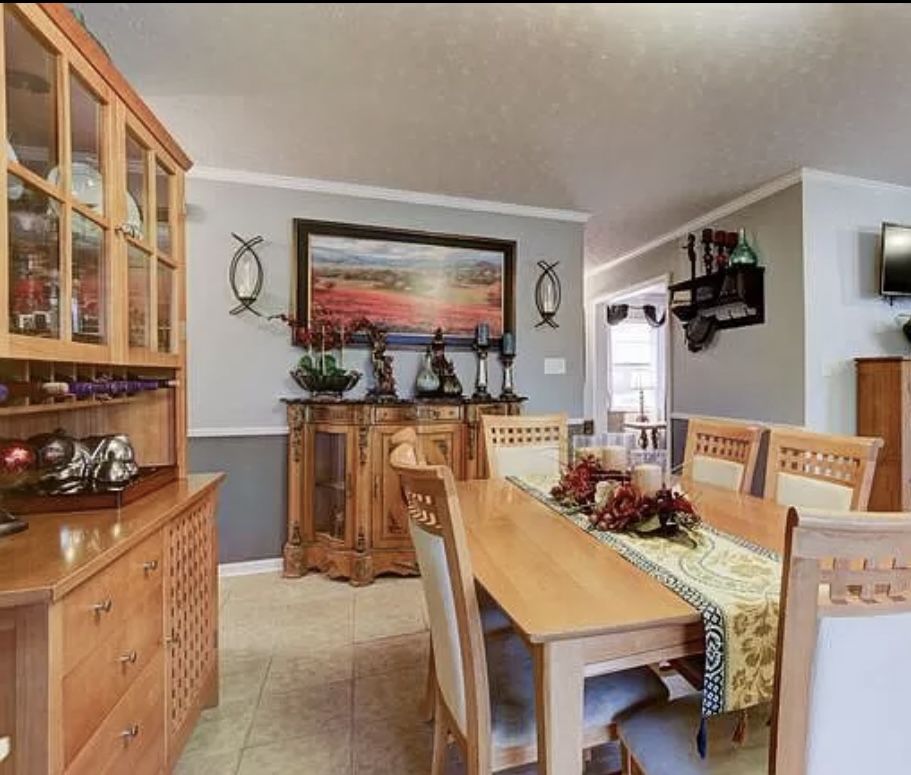 China Cabinet/holds 10 Wine Bottles