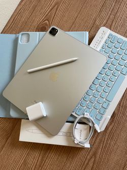 iPad Pro 12.9” (2020 model) 4th Generation 512GB with  keyboard case and pen & Accessories