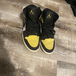 Yellow Toe Jordan 1