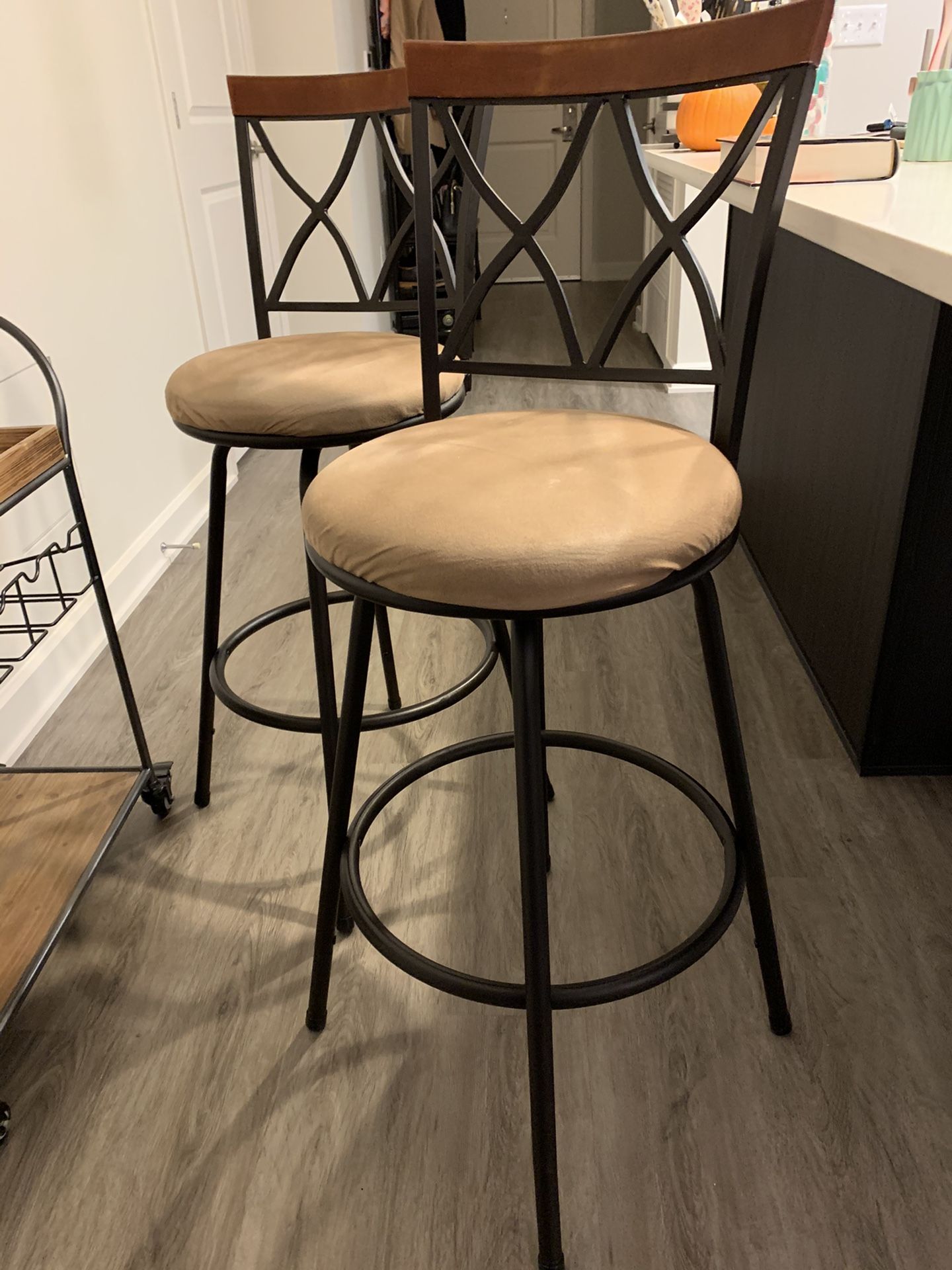 Bar stools with adjustable height