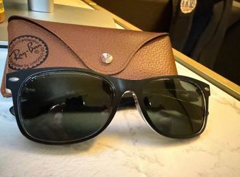 Ray-Ban Wayfarer Sunglasses with Case