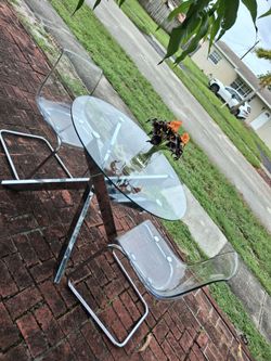 38' dinning table with chairs
