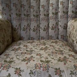 🌿 Vintage Channel-Back Armchair – Solid Wood – Beautiful Detail