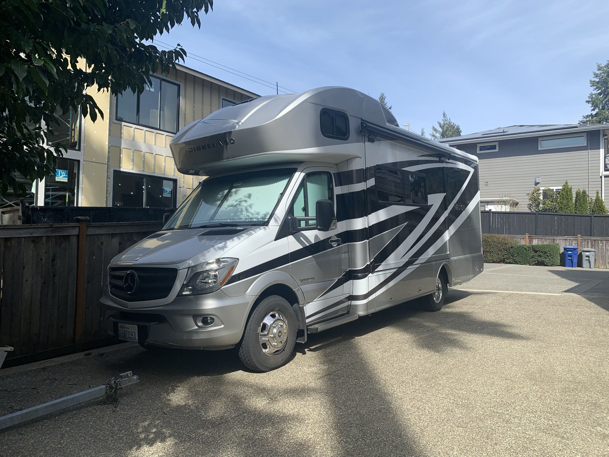 2016 Winnebago Navion 24J