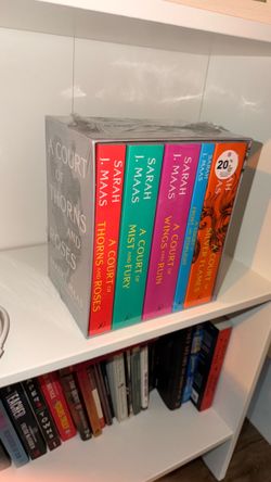 A Court of Thorns and Roses Box Set – Sarah J. Maas