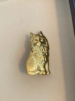 Cat pin