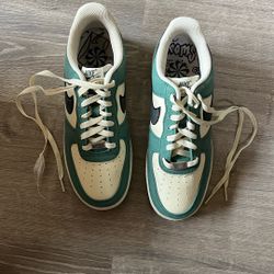 Nike Air Force 1 '07 Vintage Green Size 9.5