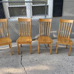 4 pine dinning chairs 