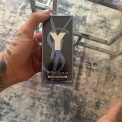 Yves Saint Laurent   Y Eau de Parfum 3.4oz 
