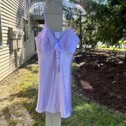 Secret Treasures NWT VTG  negligée sexy  Lavender silky Satin