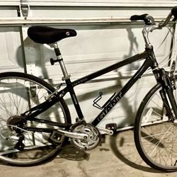 GIANT Cypress Hybrid Road Bike  