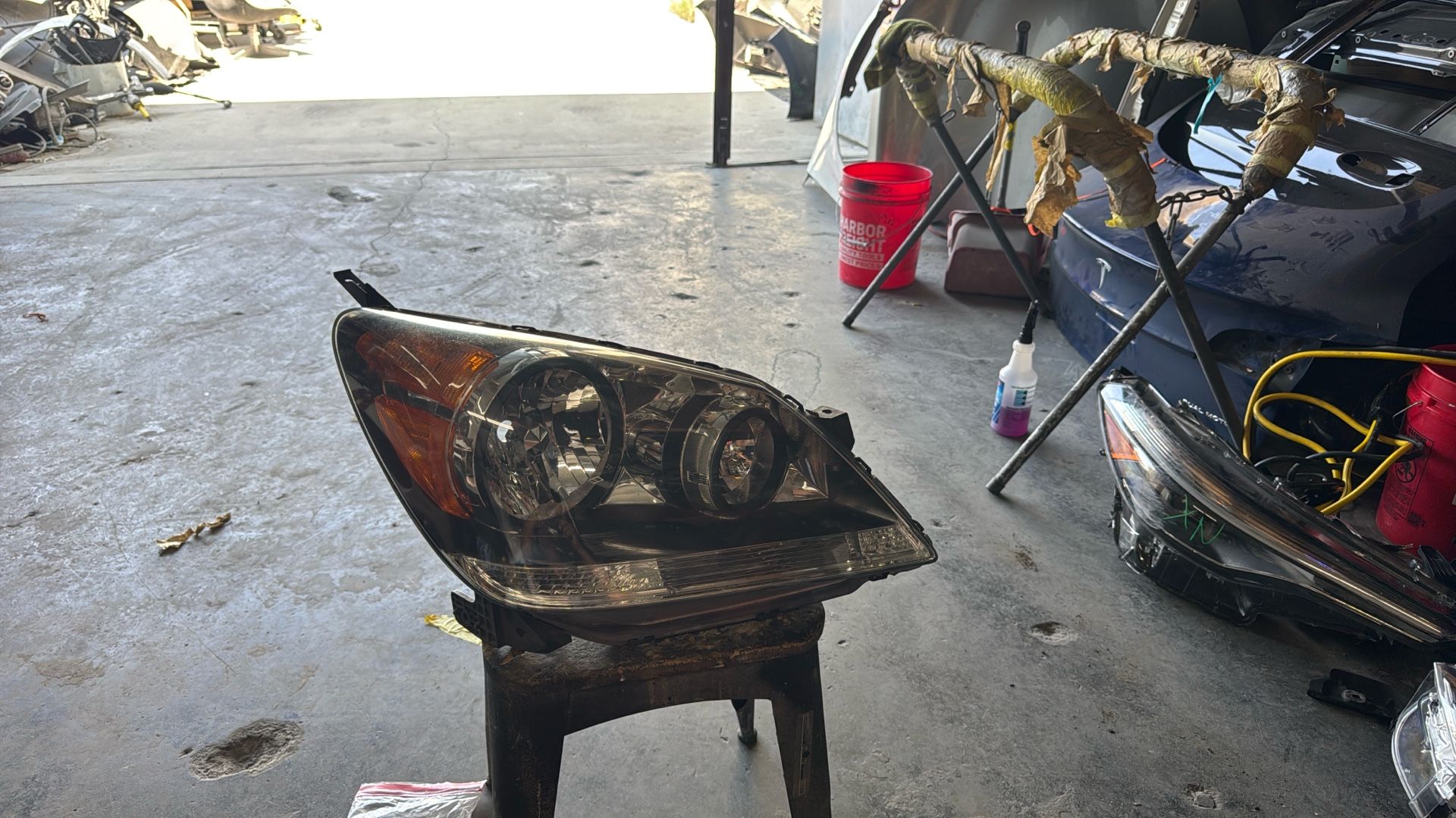 05 07 Honda Odyssey right side headlight