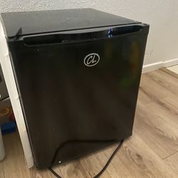Mini Fridge 