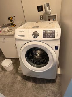 Samsung Front Load Washing Machine White.  Can be stackable 375$
