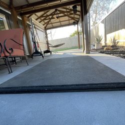 (4) Matching 3/4” thick and 4x6’ gym rubber mats.  Price for all 4 together.  Great condition, a little dusty from being under covered patio.