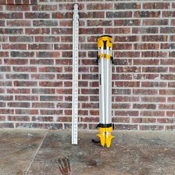 DeWalt Construction Tripod with 14 Ft Grade Rod – Excellent Shape