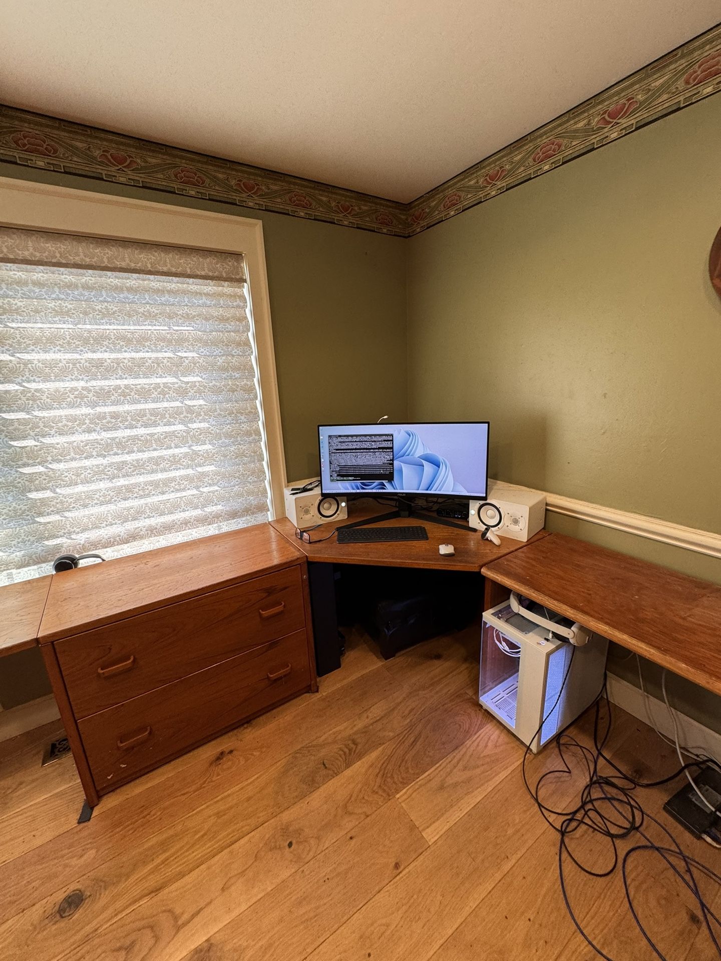 Office Desk (wraparound) - Free