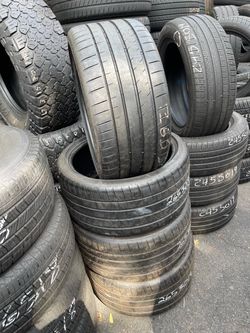 265/30ZR19 michelin 265/30/19 set of matching 4 used tires in great condition 90% tread 400$ for 4 tires plus tax . Mount available but not included.