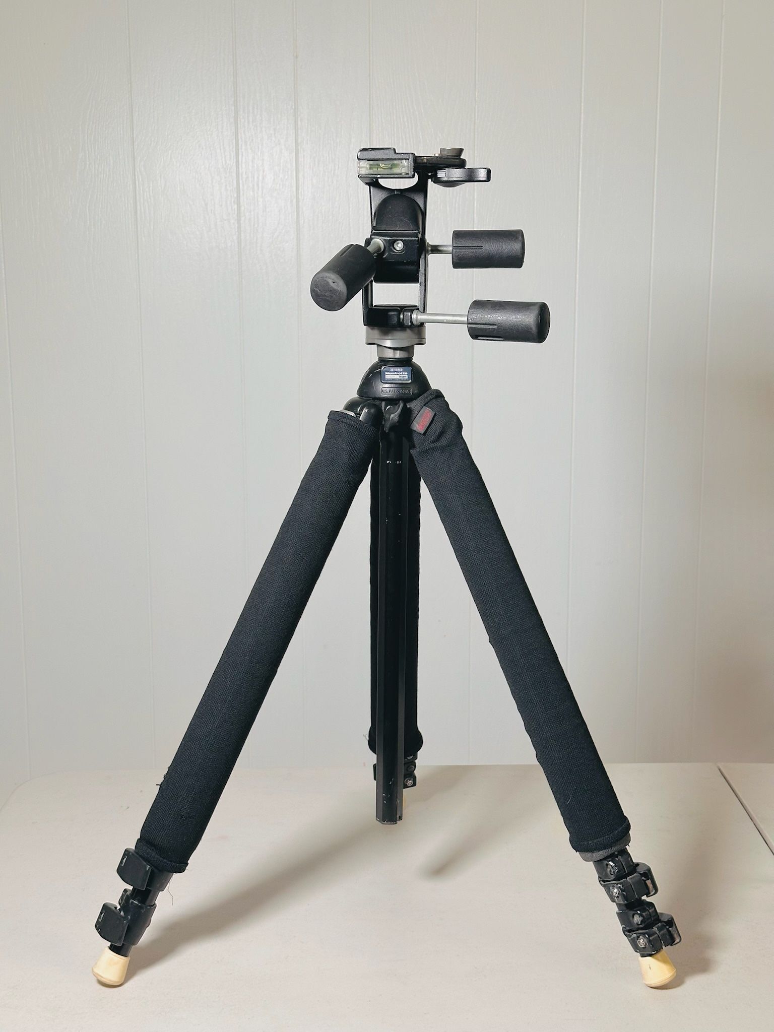 Manfrotto 3021 BPRO Tripod with Head - Package - Excellent