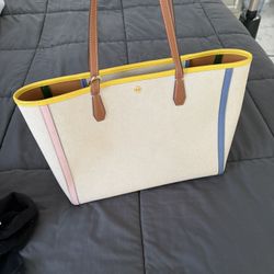 Tory Burch Light-Colored Tote – Elegant & Versatile 