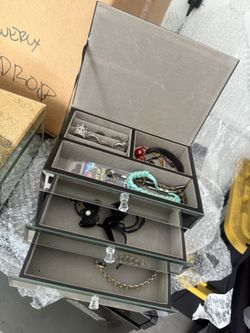 mirrored jewelry box 