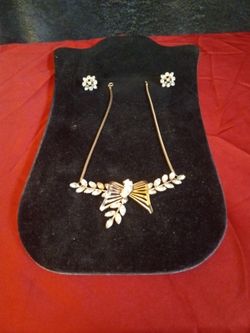 Vintage Necklace And Screwed Back Earrings By Phyllis