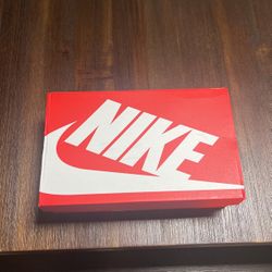 Nike size 9 1/2 Ladies Shoe