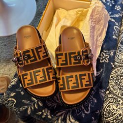$150.00 Fendi Roma Size 39 1/2 New