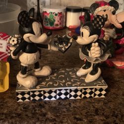 Mickey Disney Traditions Statue 