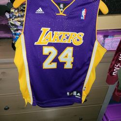 Kobe BRYANT Jersey New No Tags