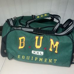 Vintage Green 90's Bum Equipment XXL Duffle Gym Bag  B.U.M. With Shoulder Strap. Used in very good condition. Be the one to grab this vintage piece! 