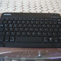 Arteck RGB Bluetooth Keyboard