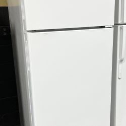 28” Top Freezer Refrigerator White